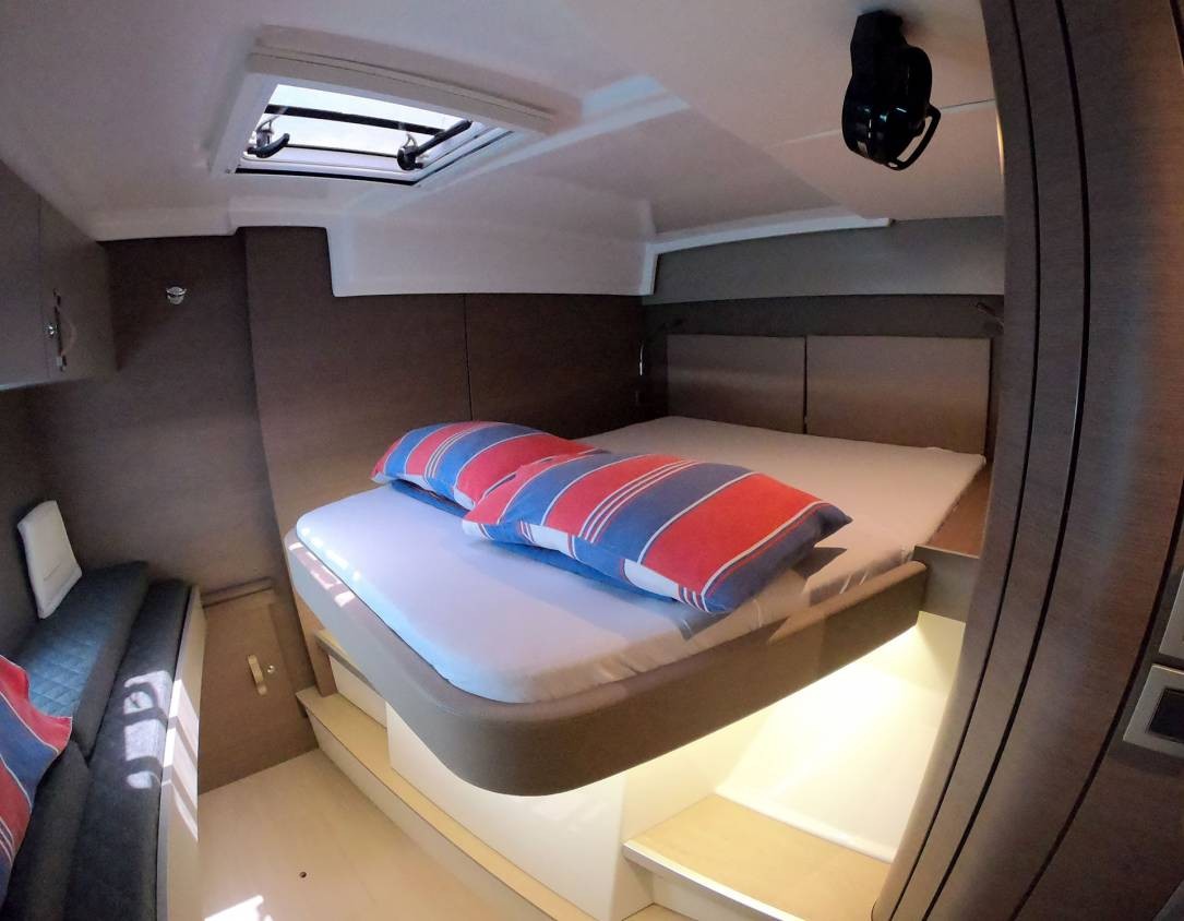 Bali Catspace, Queen Bee | Yacht Charter Croatia