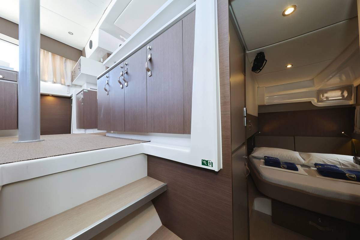 Bali Catspace, Queen Bee | Yacht Charter Croatia
