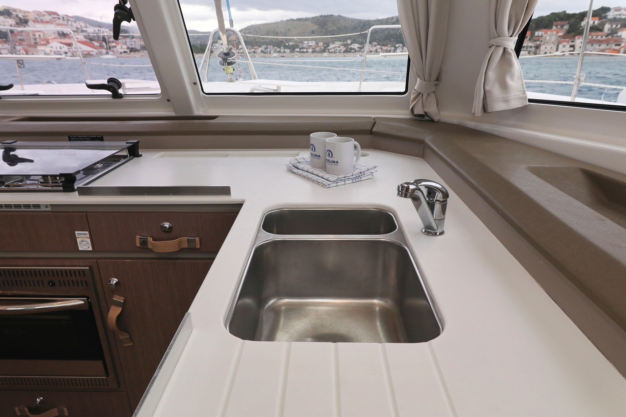 Bali Catspace, Queen Bee | Yacht Charter Croatia