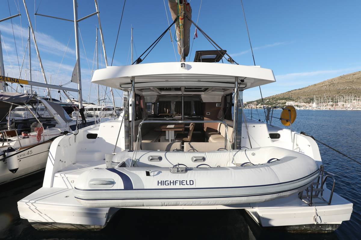 Bali Catspace, 4 Friends | Yacht Charter Croatia