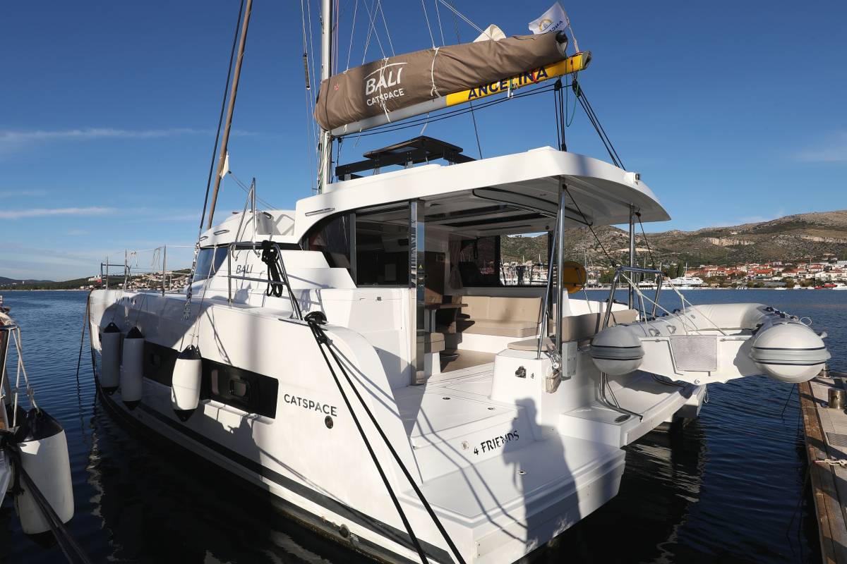 Bali Catspace, 4 Friends | Yacht Charter Croatia