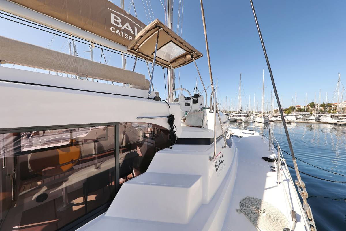 Bali Catspace, 4 Friends | Yacht Charter Croatia
