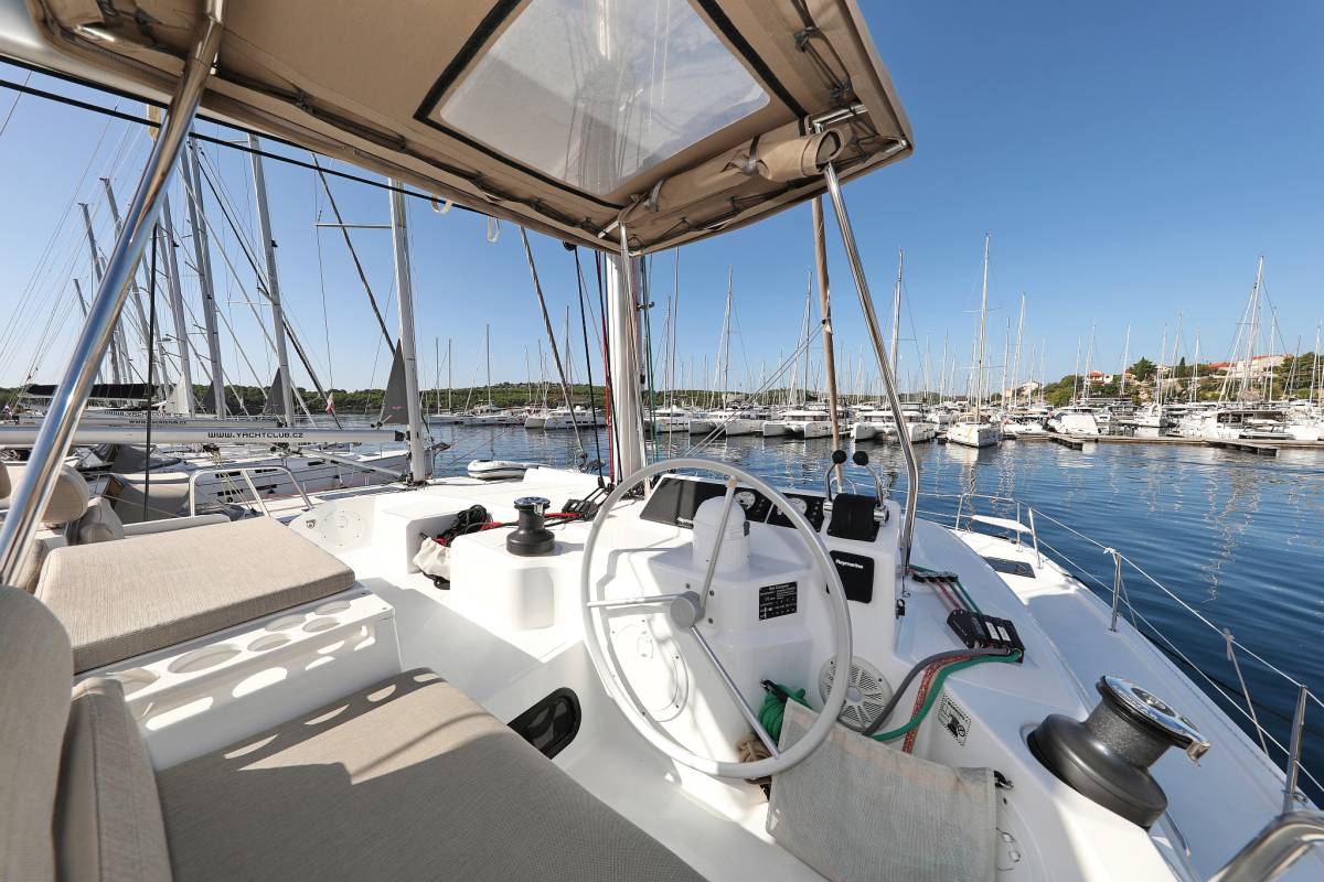 Bali Catspace, 4 Friends | Yacht Charter Croatia