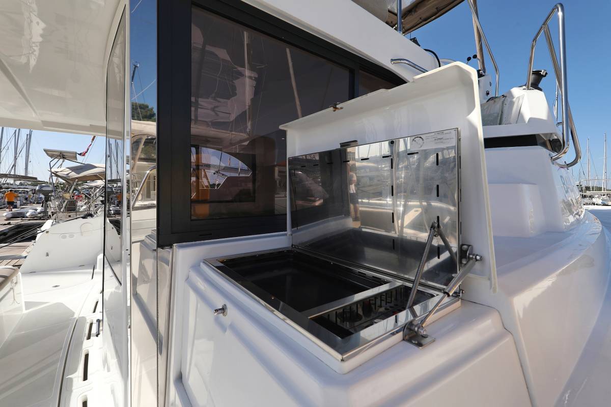Bali Catspace, 4 Friends | Yacht Charter Croatia