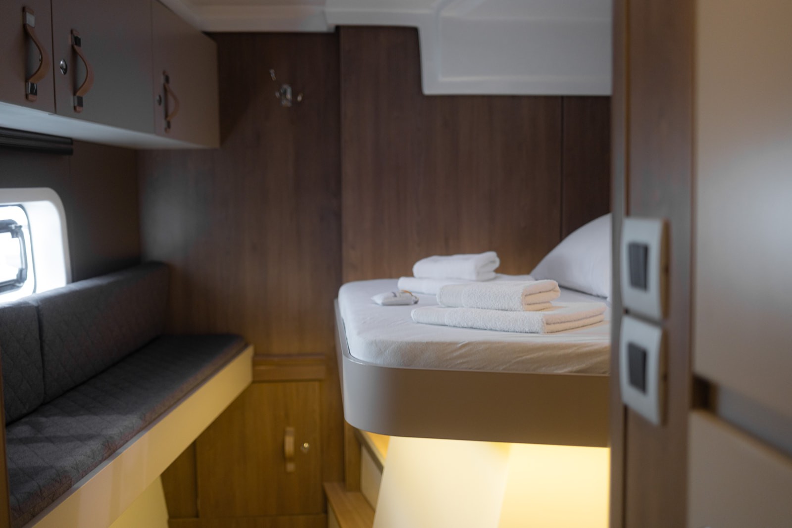 Bali Catspace, Maya Bay 4 | Yacht Charter Croatia