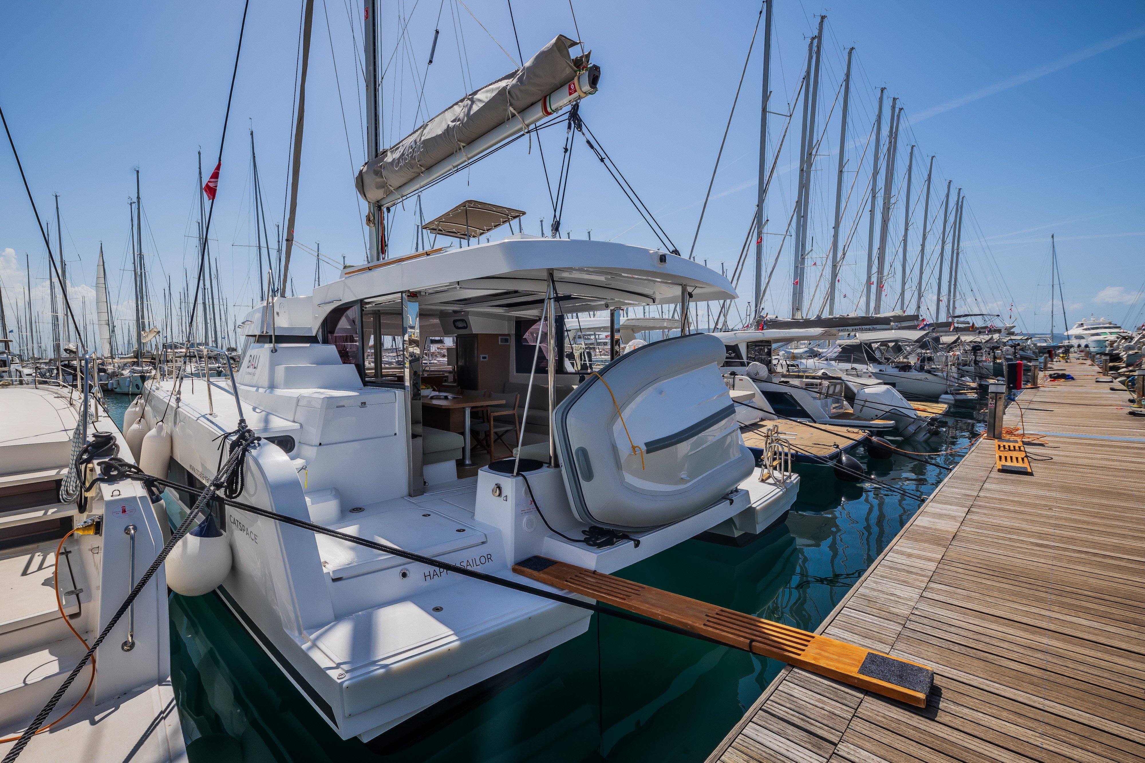 Bali Catspace, Happy Sailor | Yachtcharter Kroatien