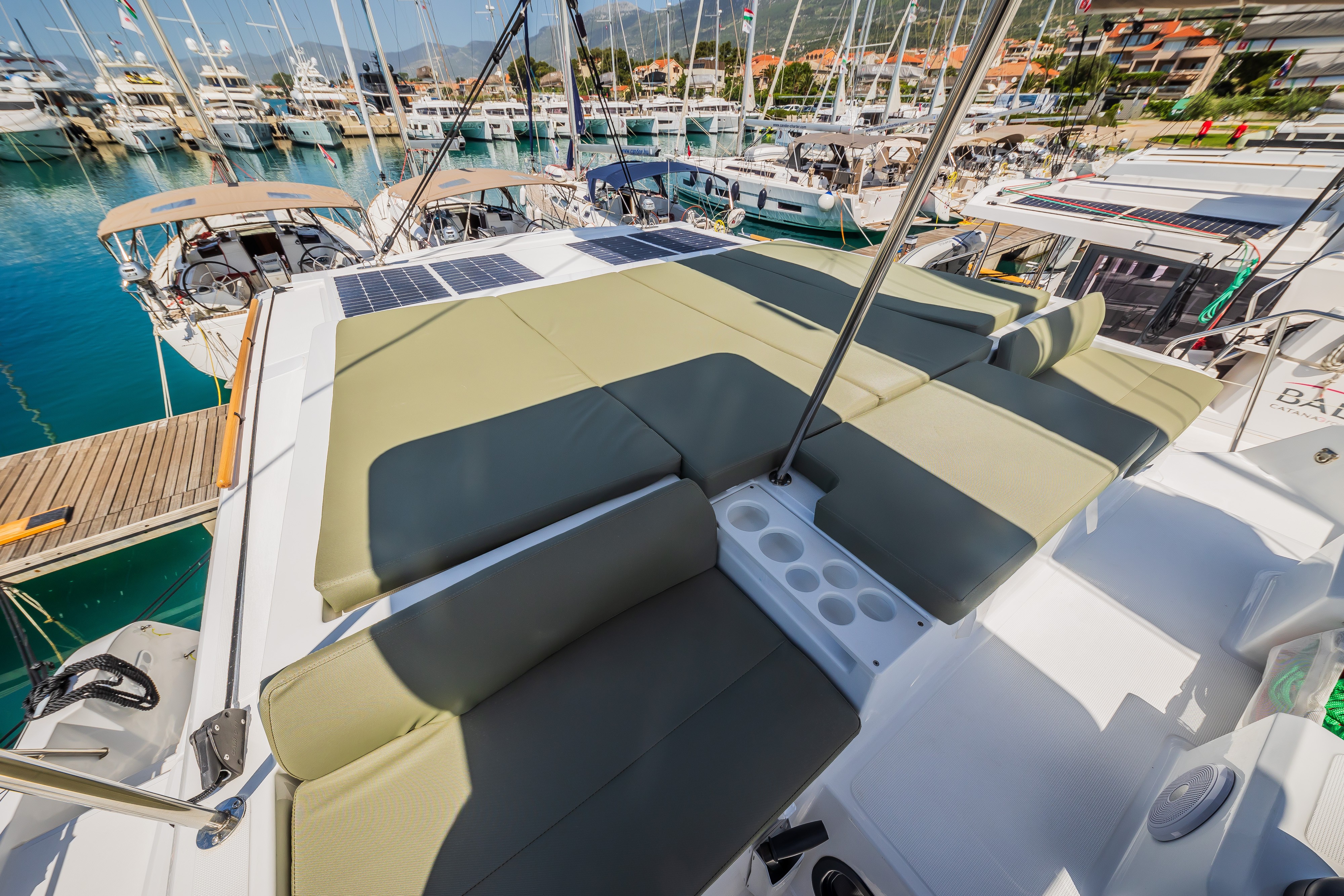 Bali Catspace, Happy Sailor | Yachtcharter Kroatien