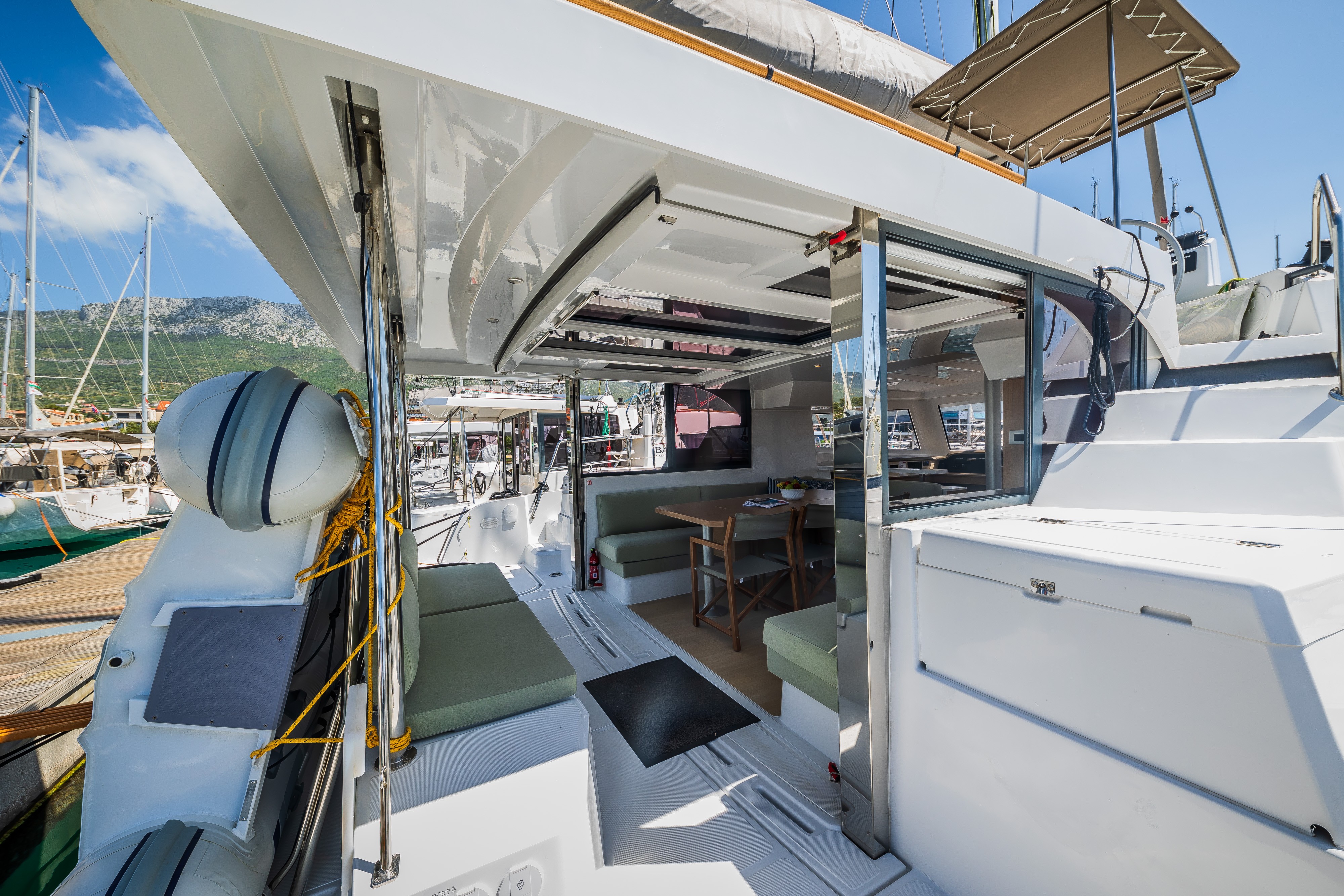 Bali Catspace, Happy Sailor | Yachtcharter Kroatien