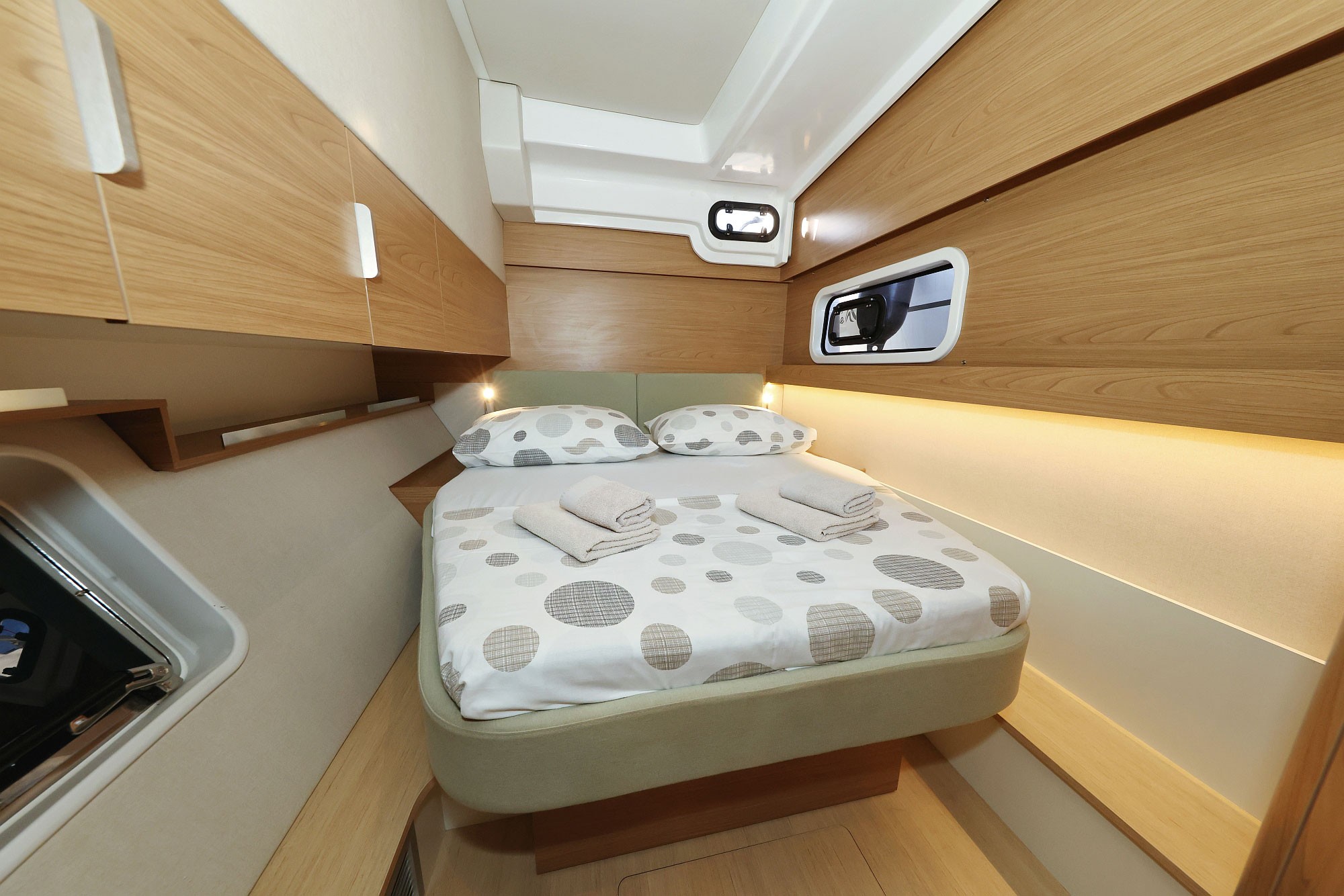 Bali Catspace, Agua De Luna | Yacht Charter Croatia