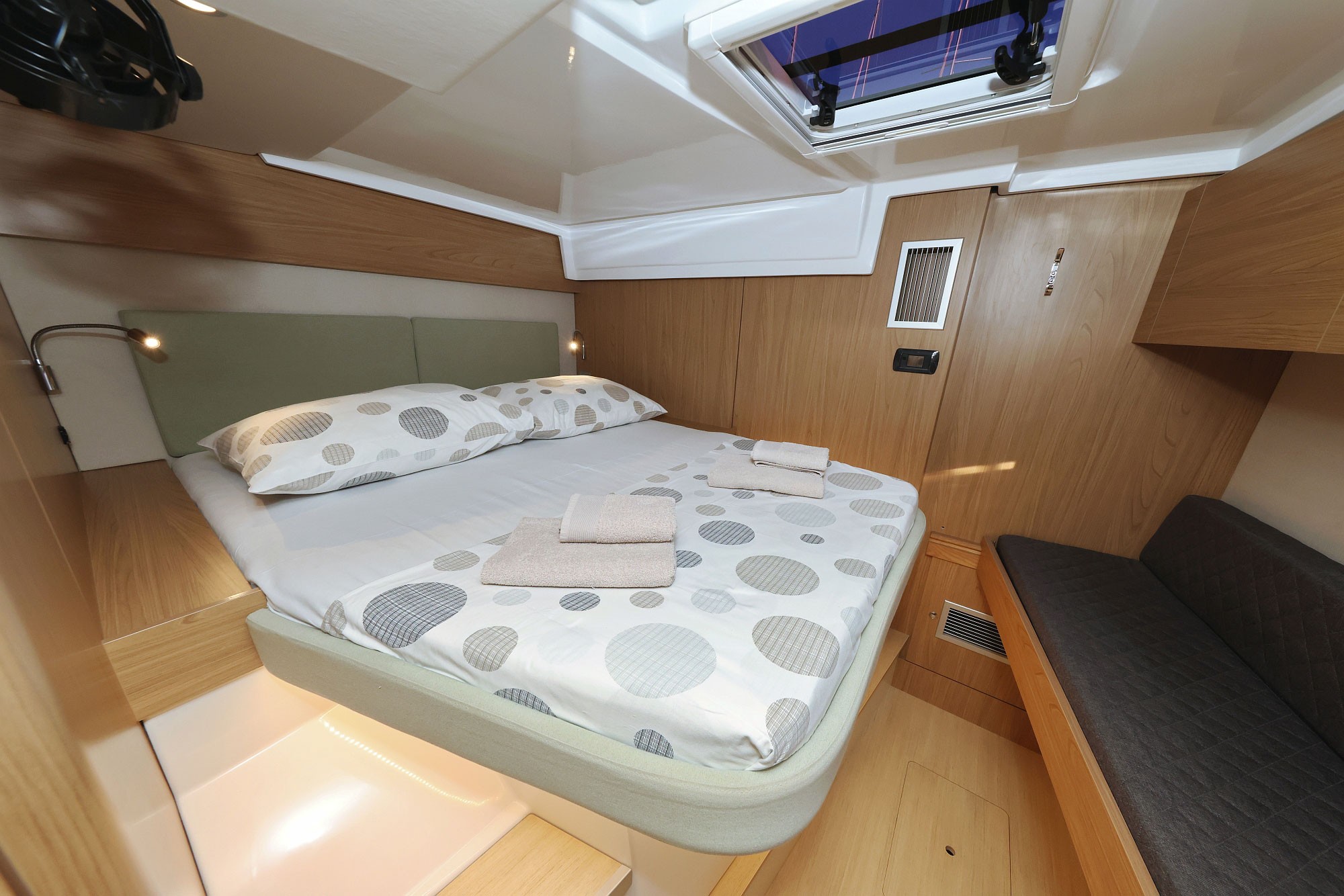 Bali Catspace, Agua De Luna | Yacht Charter Croatia