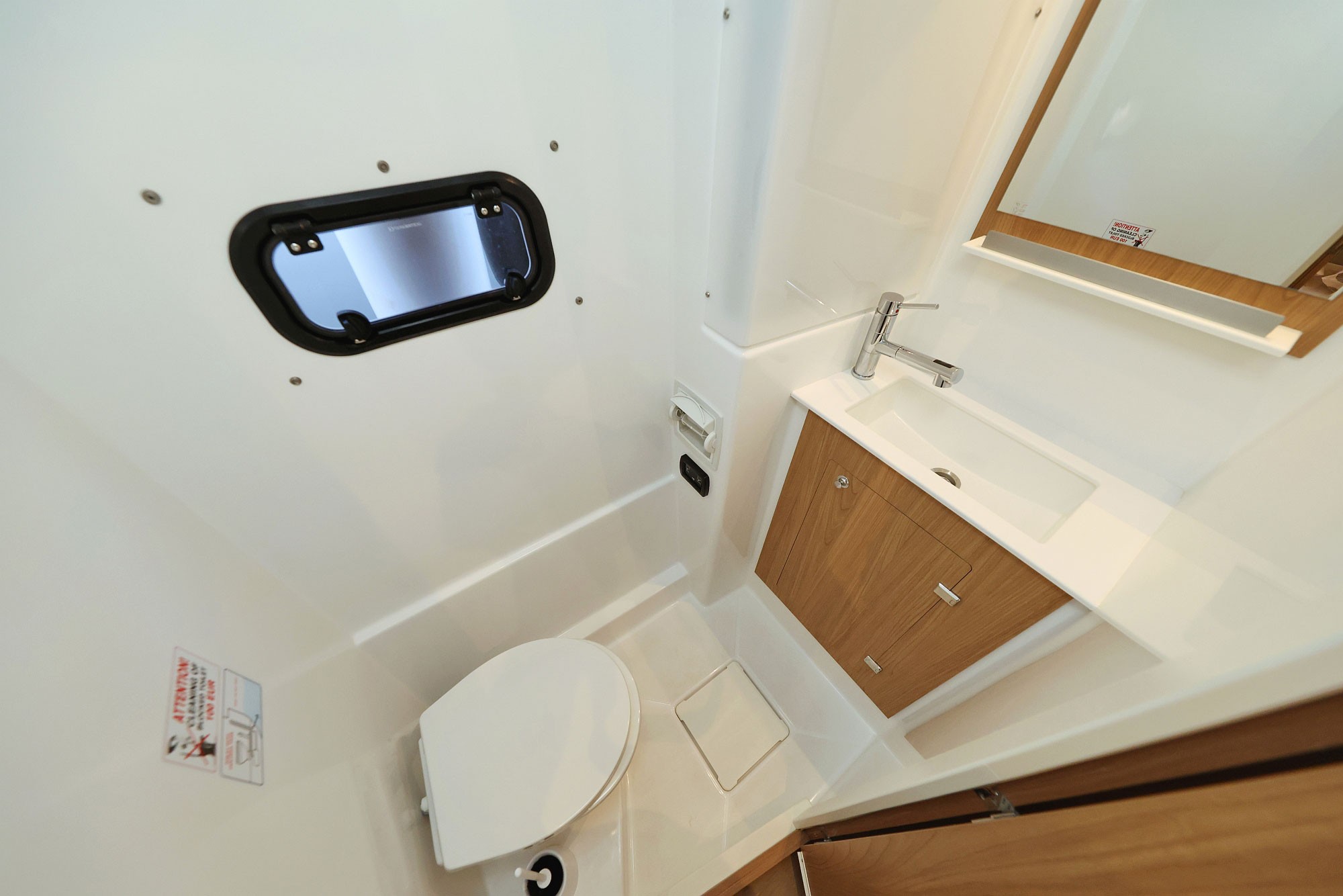 Bali Catspace, Agua De Luna | Yacht Charter Croatia