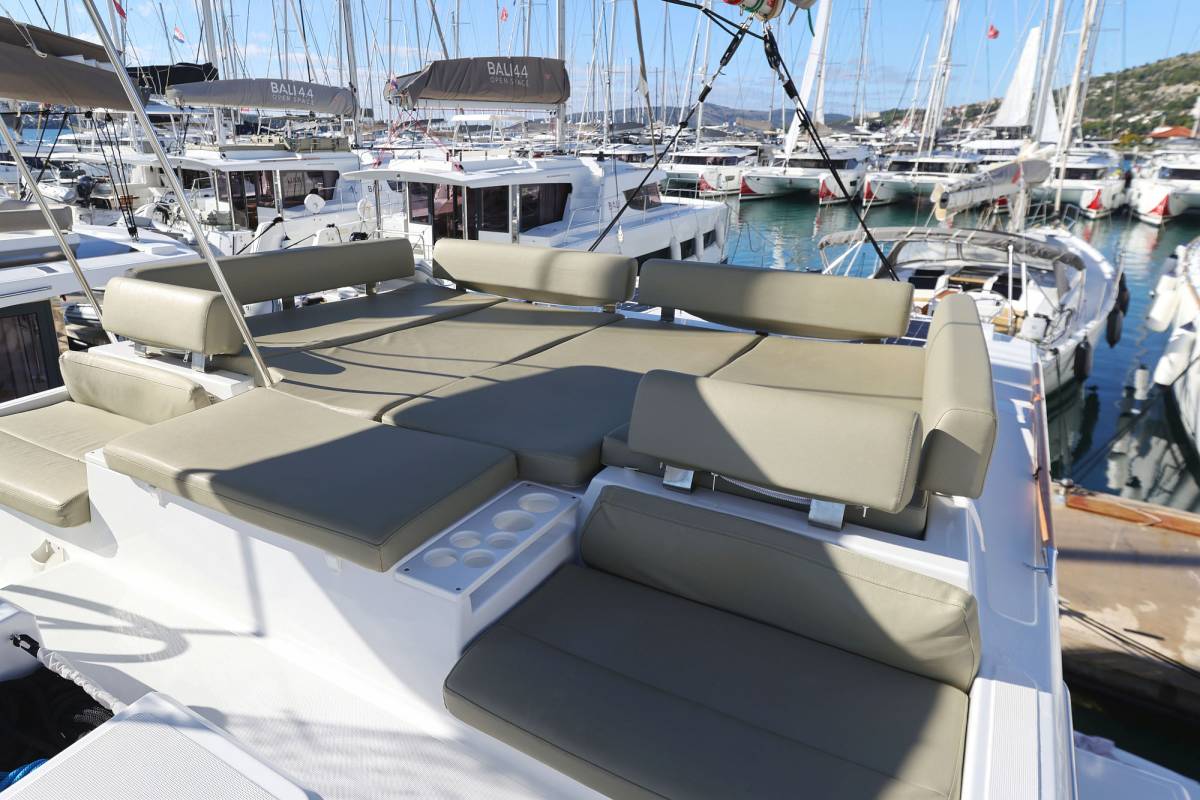 Bali Catspace, Sapphire | Yacht Charter Croatia