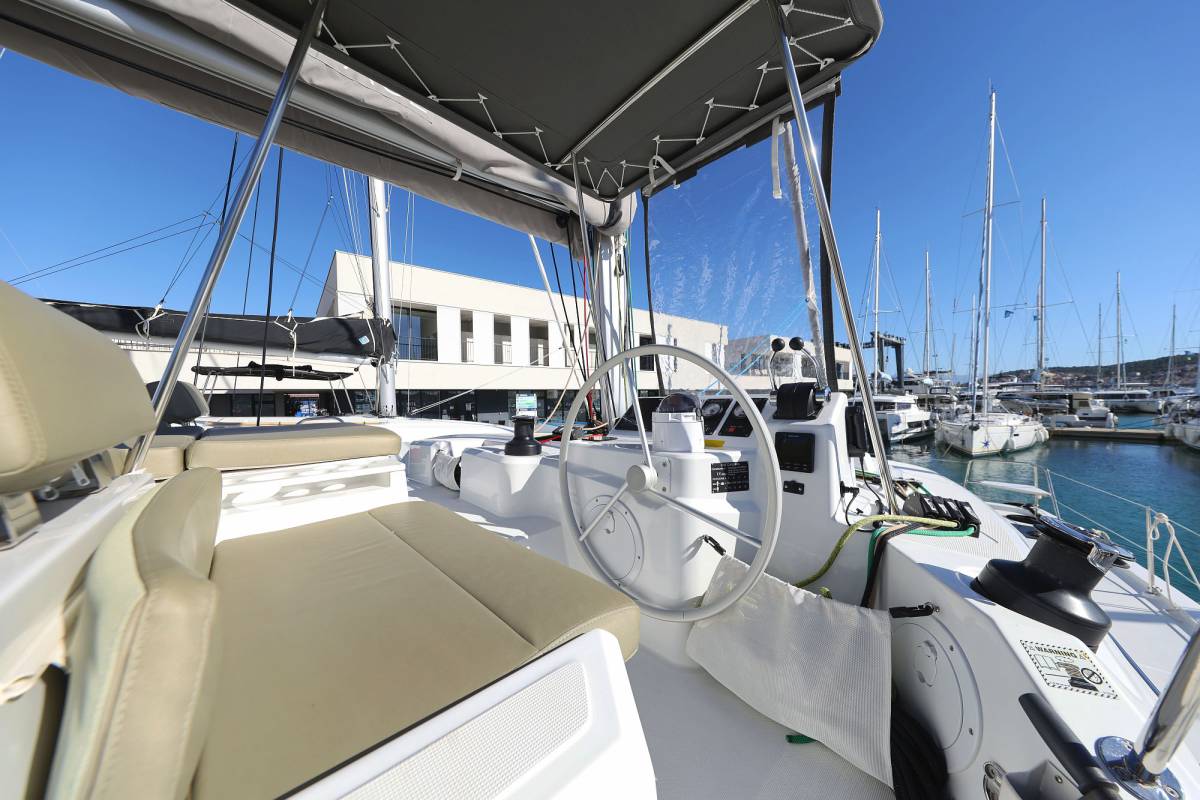 Bali Catspace, Sapphire | Yacht Charter Croatia
