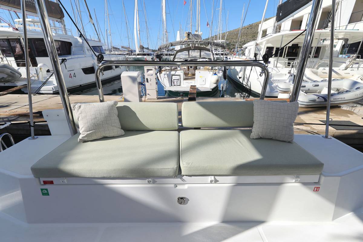 Bali Catspace, Sapphire | Yacht Charter Croatia