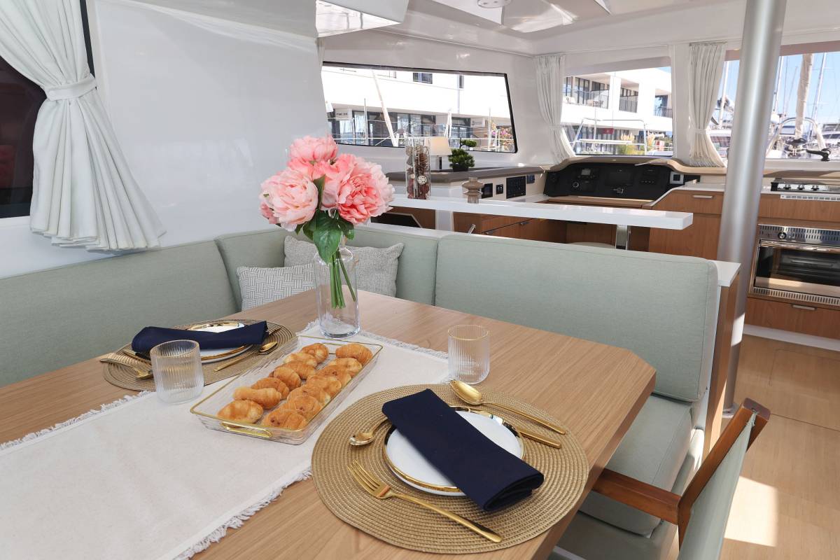 Bali Catspace, Sapphire | Yacht Charter Croatia