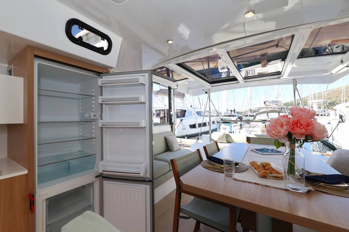 Bali Catspace, Sapphire | Yacht Charter Croatia