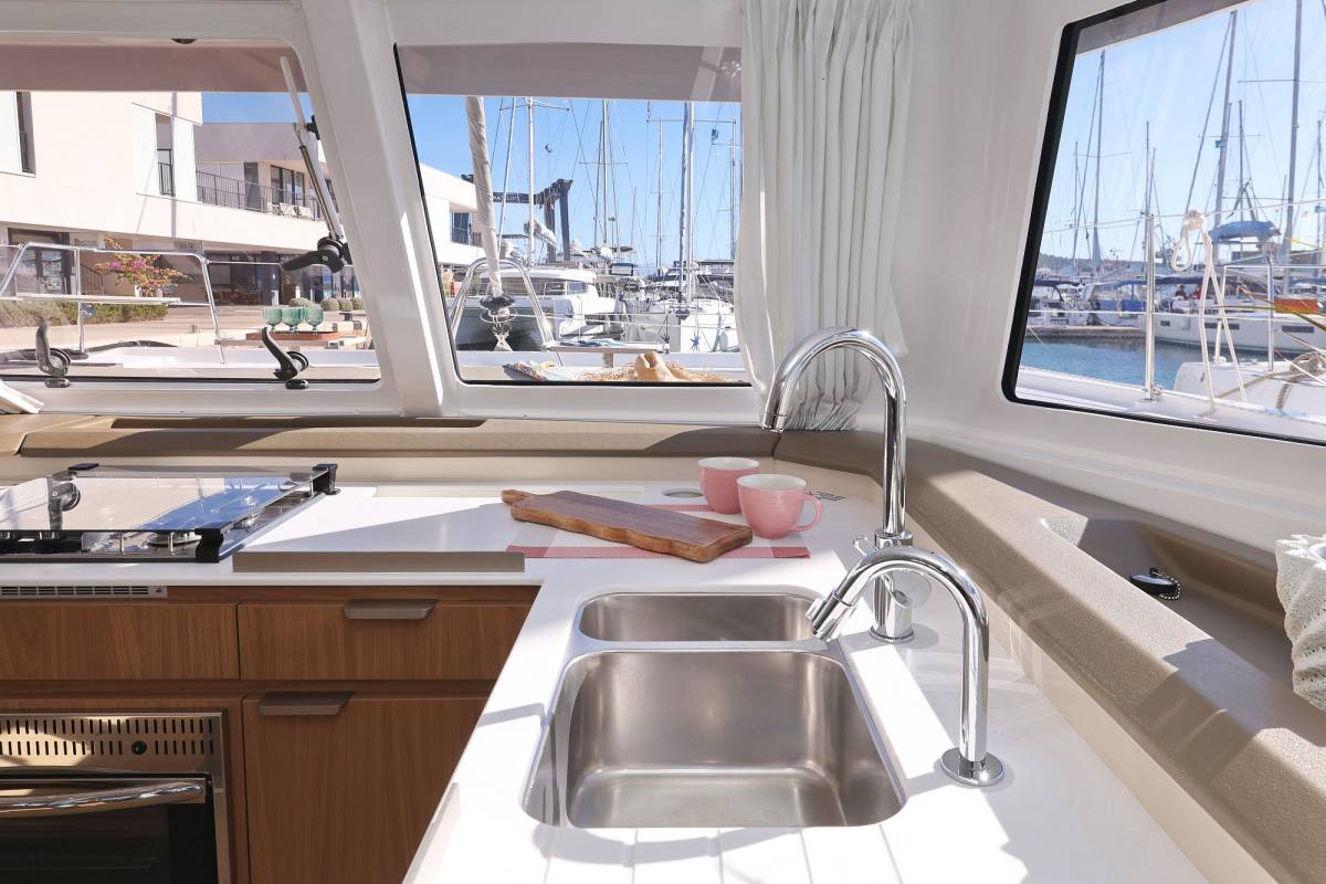 Bali Catspace, Sapphire | Yacht Charter Croatia