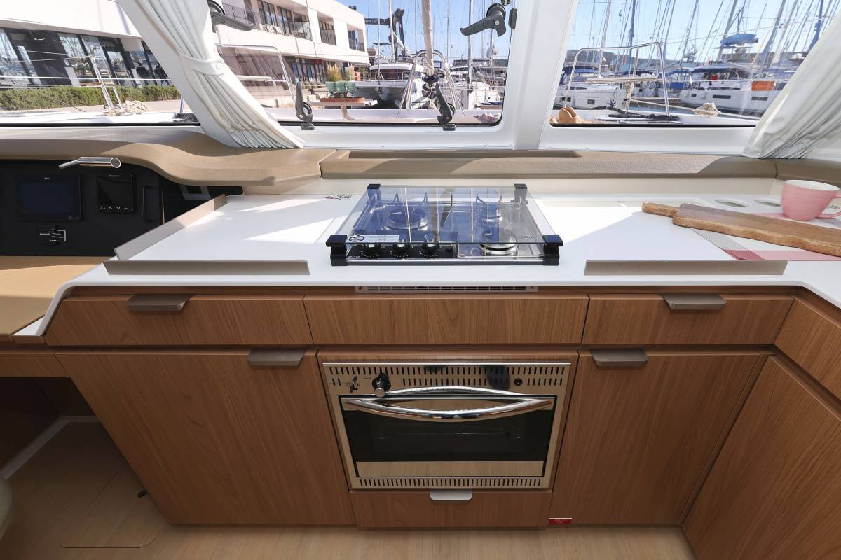 Bali Catspace, Sapphire | Yacht Charter Croatia