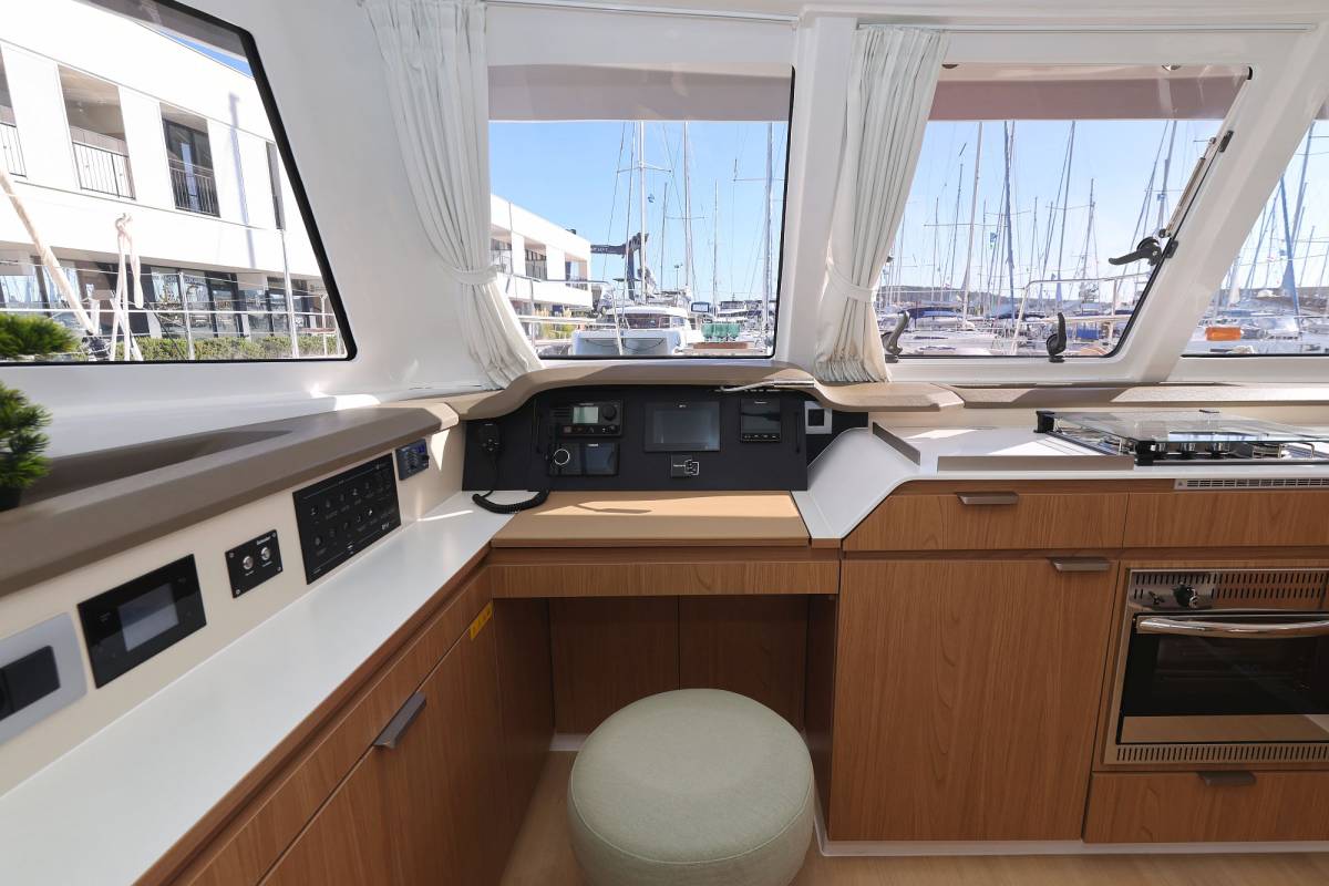 Bali Catspace, Sapphire | Yacht Charter Croatia
