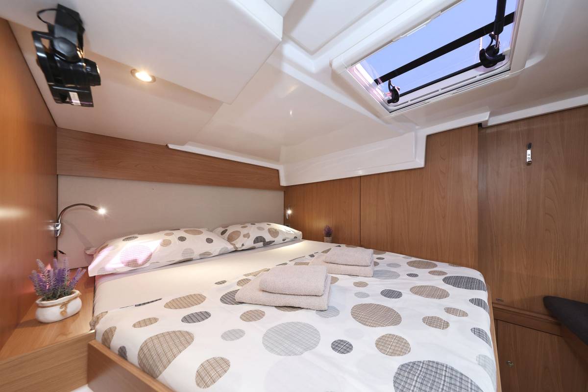 Bali Catspace, Sapphire | Yacht Charter Croatia