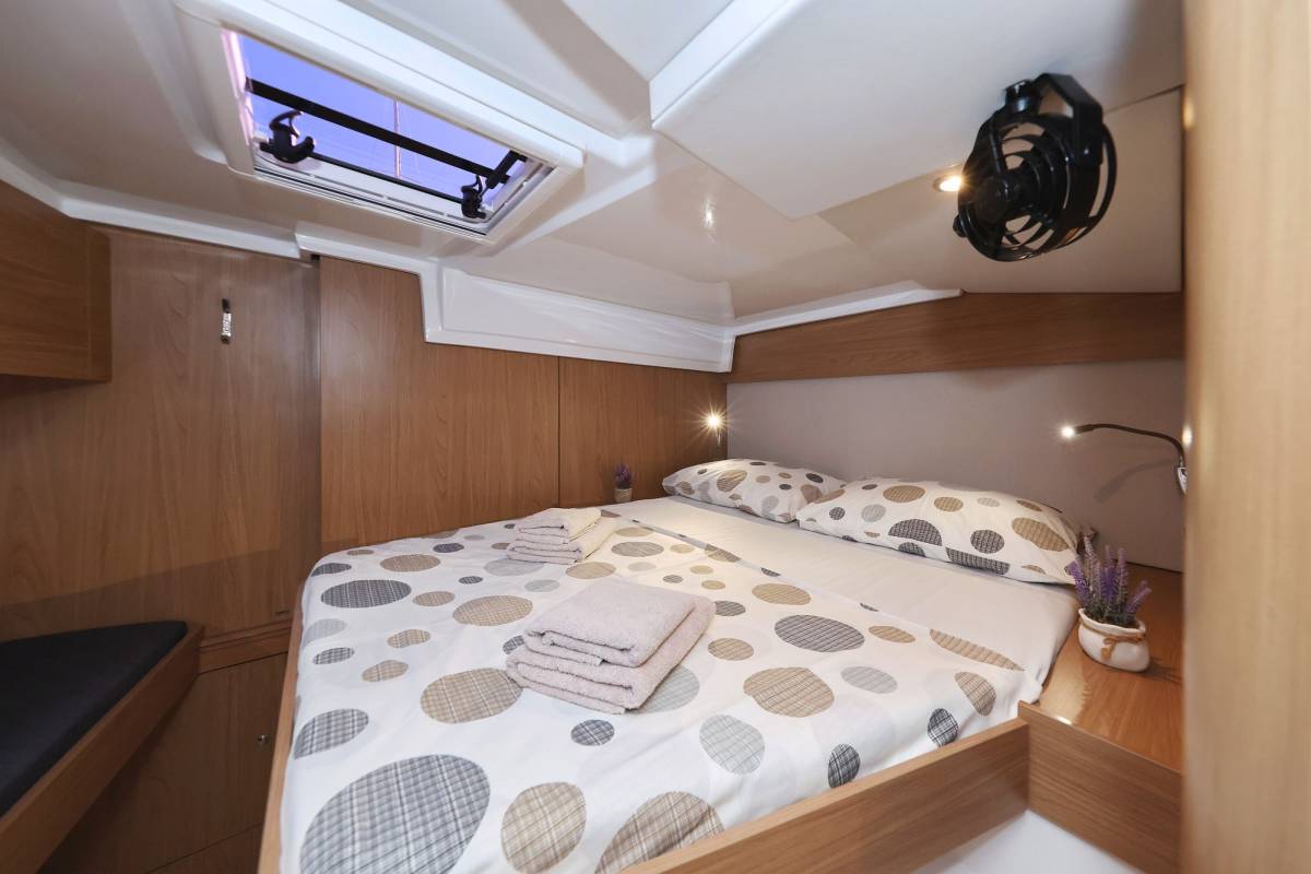 Bali Catspace, Sapphire | Yacht Charter Croatia