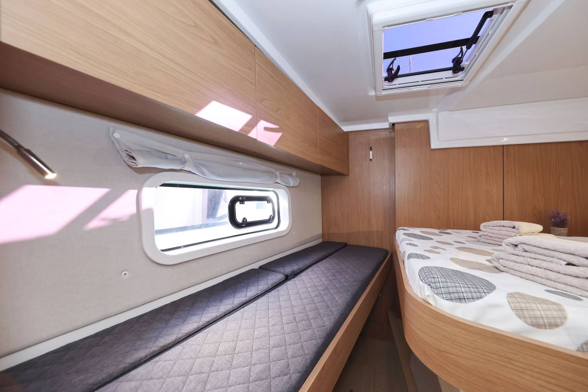 Bali Catspace, Sapphire | Yacht Charter Croatia