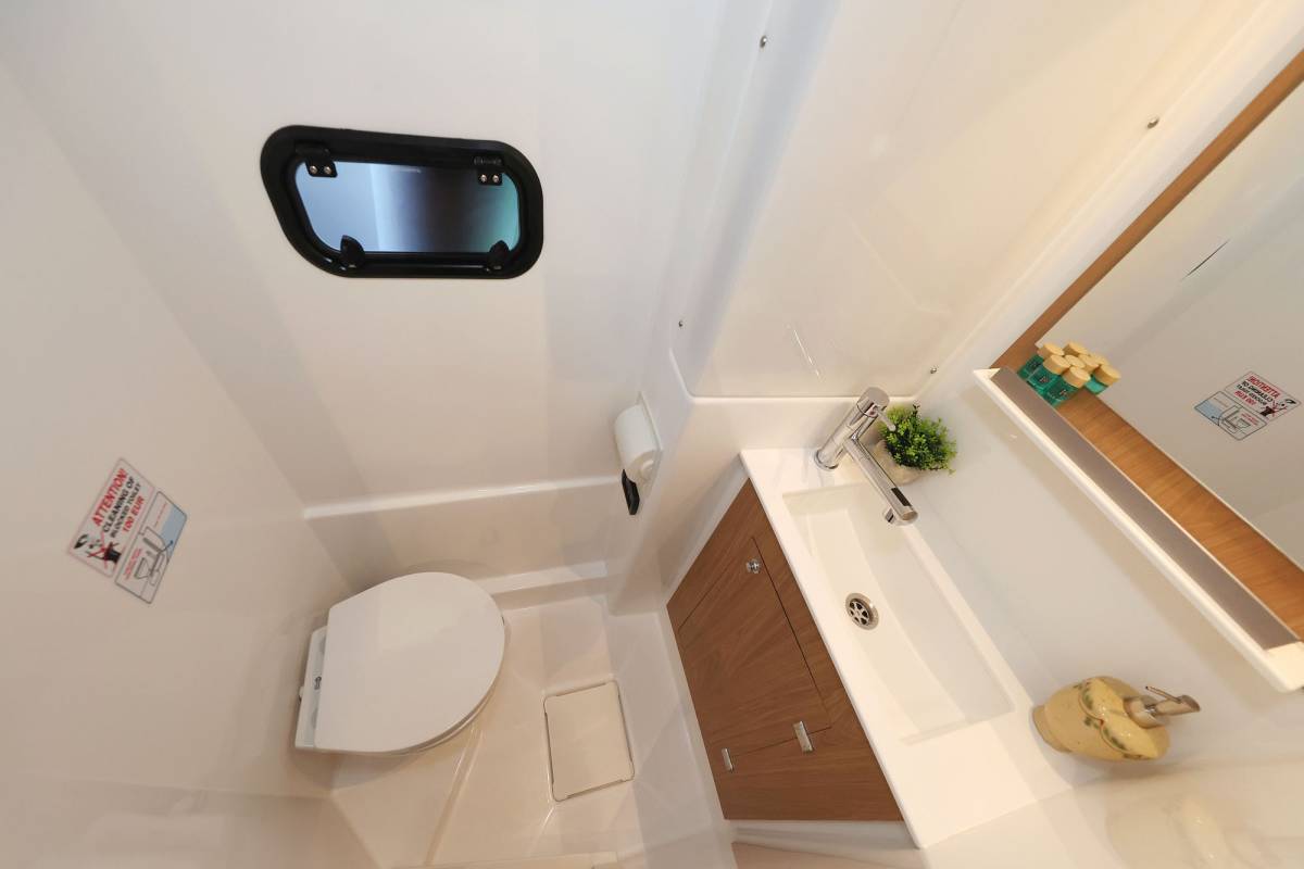 Bali Catspace, Sapphire | Yacht Charter Croatia