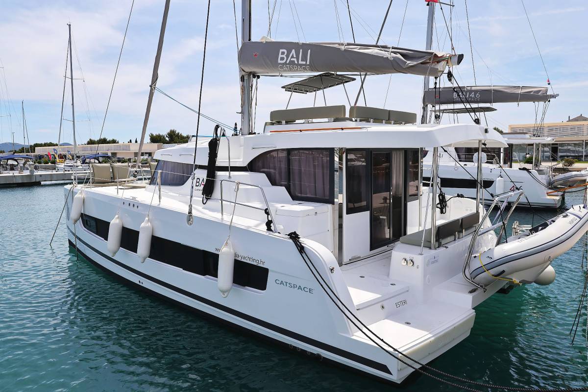 Bali Catspace, Esteri | Yacht Charter Croatia