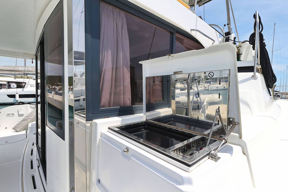 Bali Catspace, Esteri | Yacht Charter Croatia