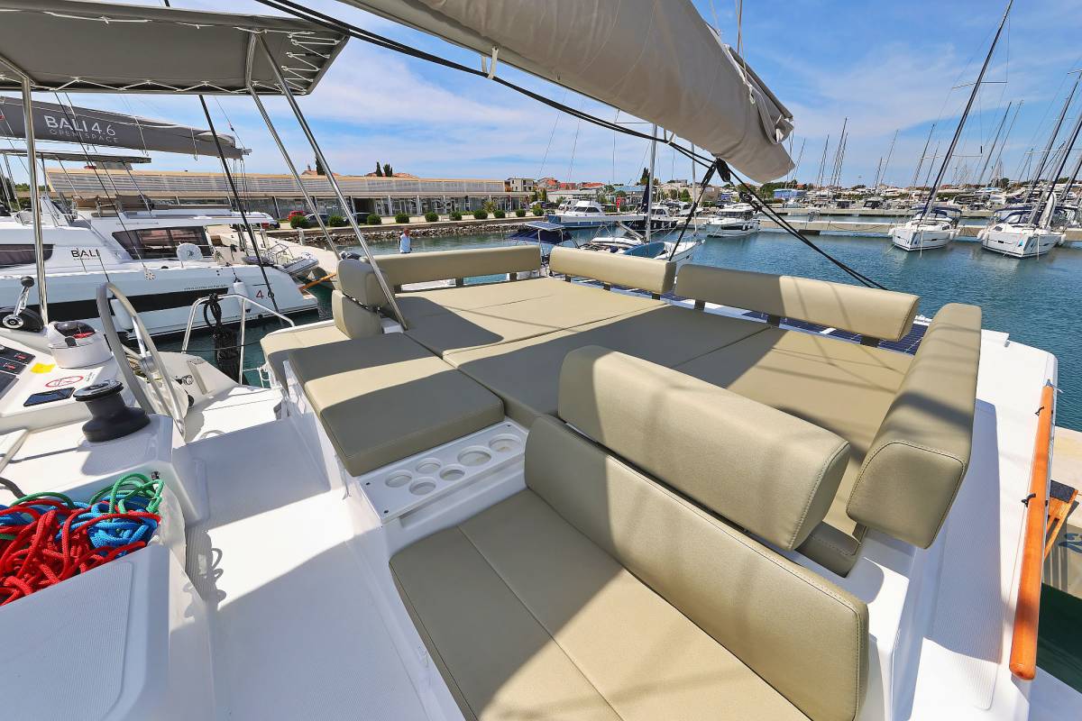Bali Catspace, Esteri | Yacht Charter Croatia