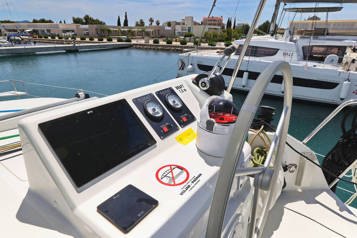 Bali Catspace, Esteri | Yacht Charter Croatia