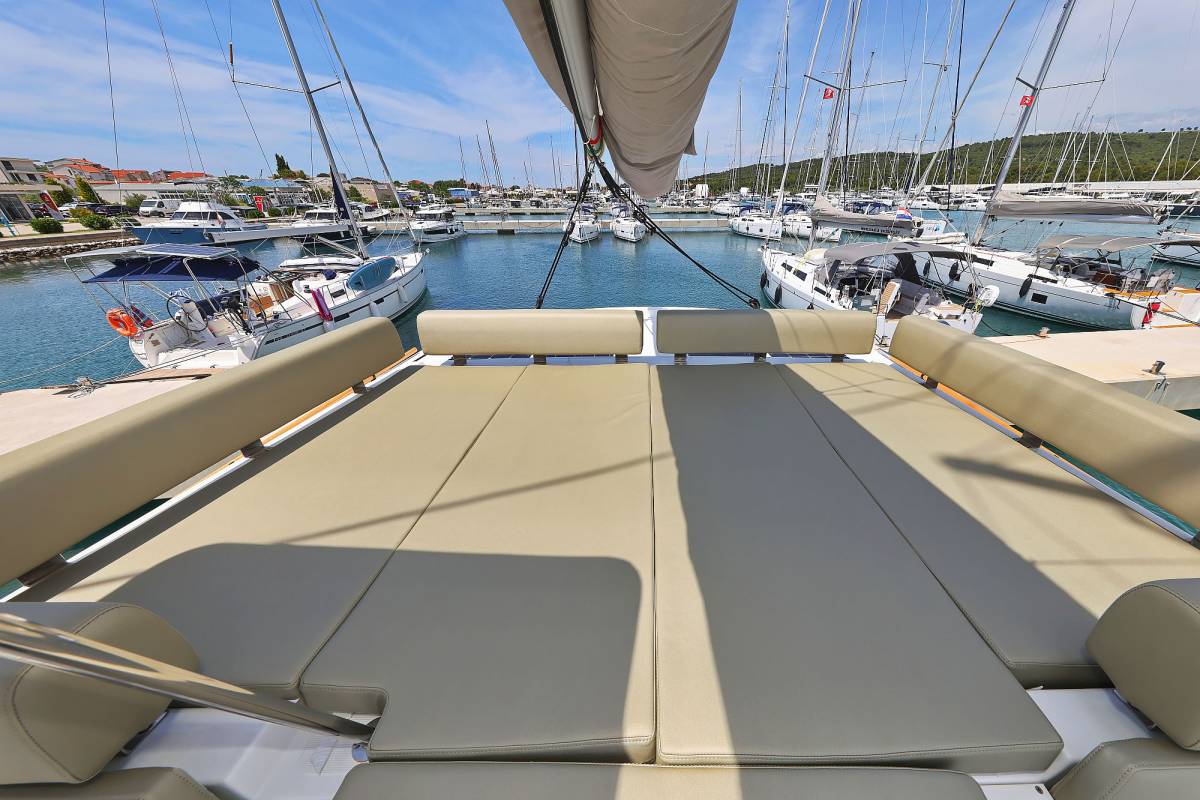 Bali Catspace, Esteri | Yacht Charter Croatia
