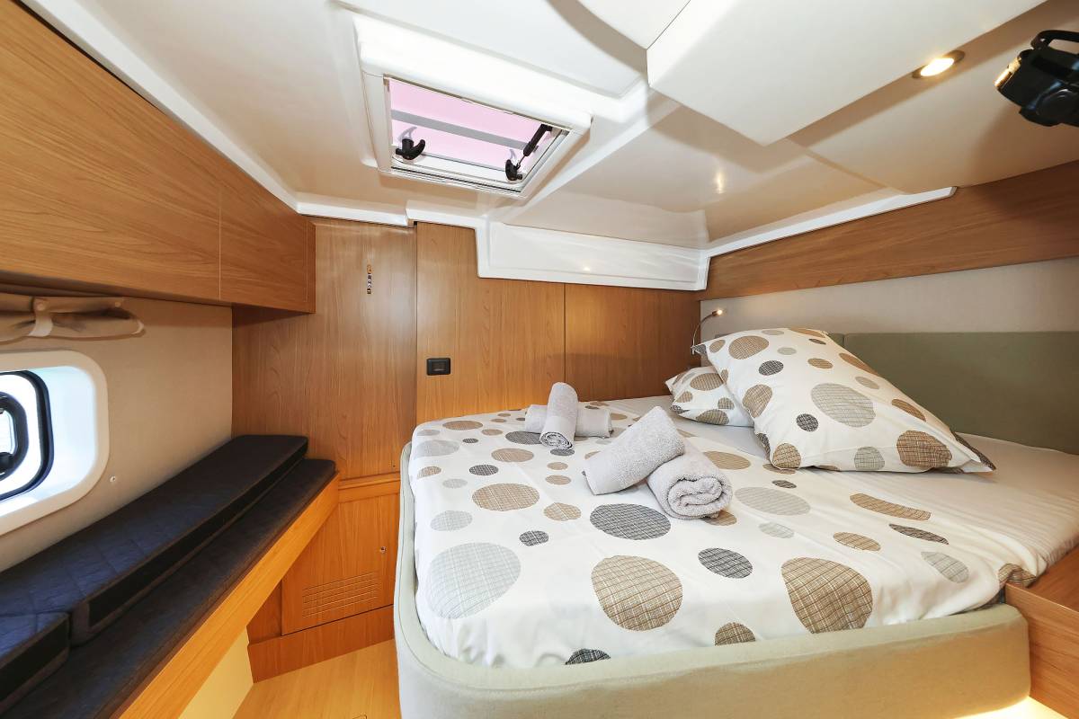 Bali Catspace, Esteri | Yacht Charter Croatia