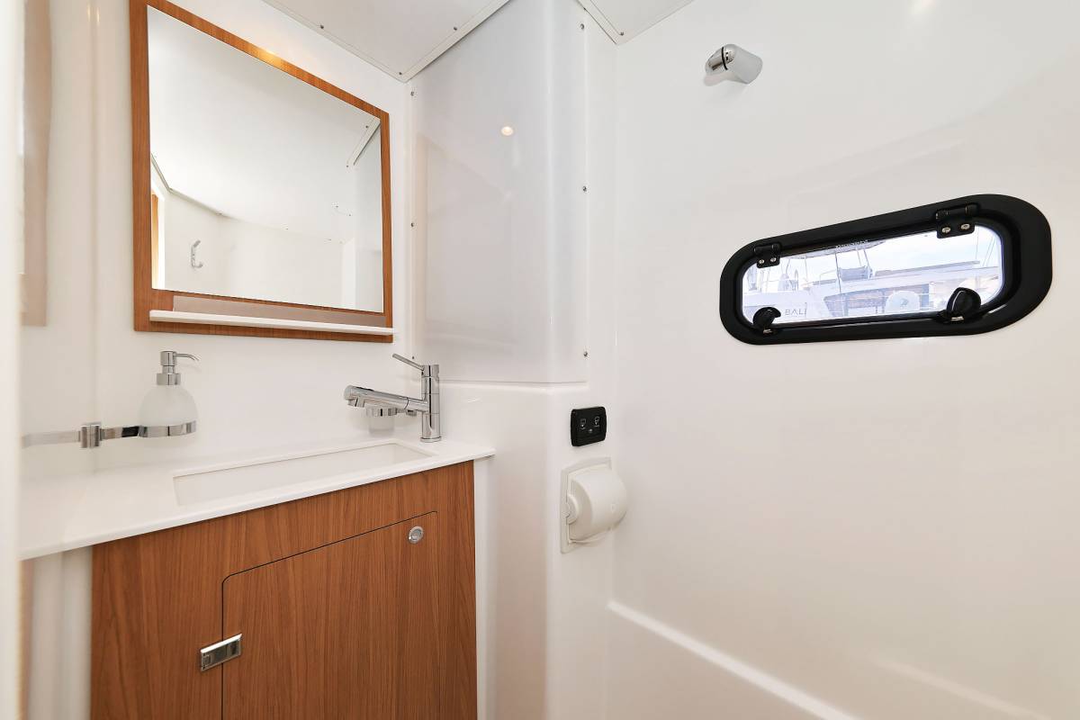 Bali Catspace, Esteri | Yacht Charter Croatia