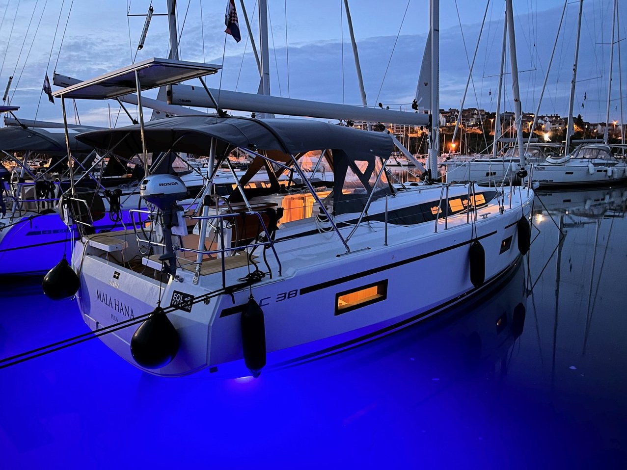 Bavaria C38, Mala Hana | Yacht Charter Croatia