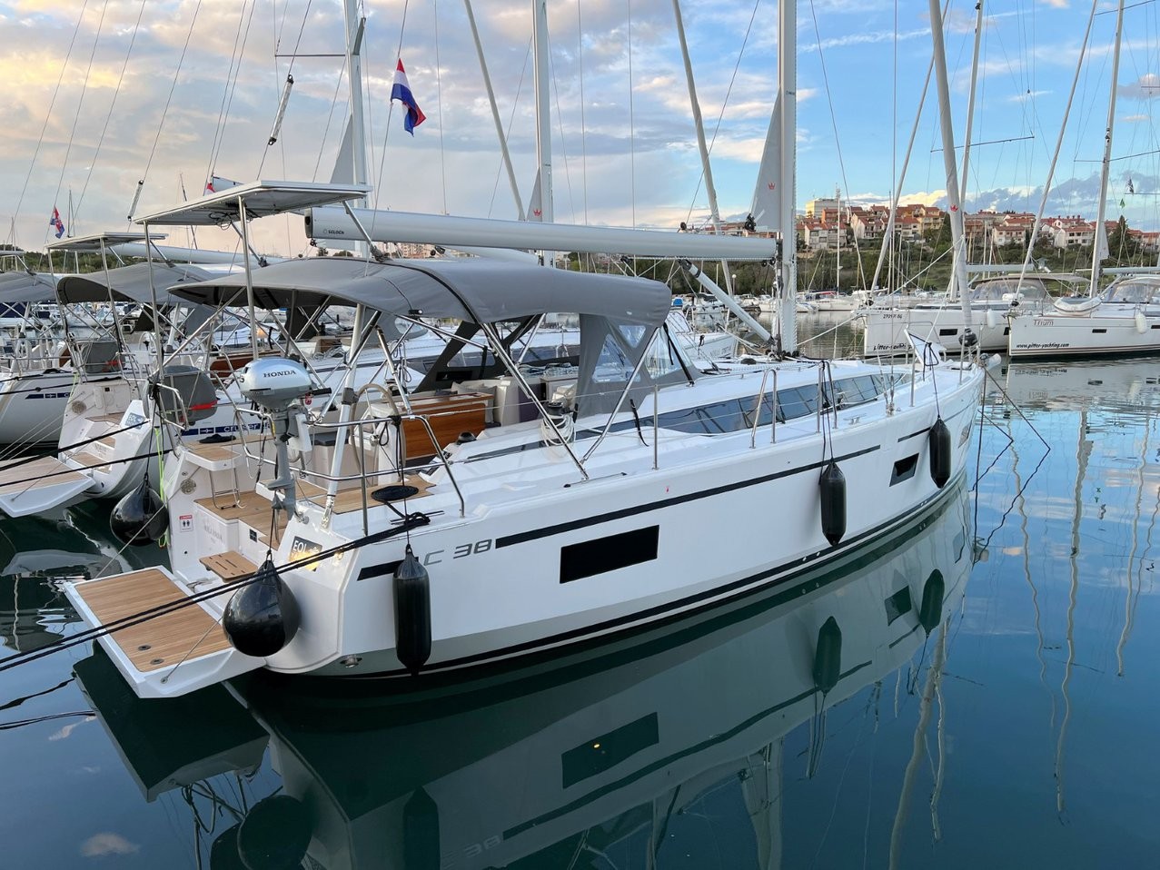 Bavaria C38, Mala Hana | Yacht Charter Croatia