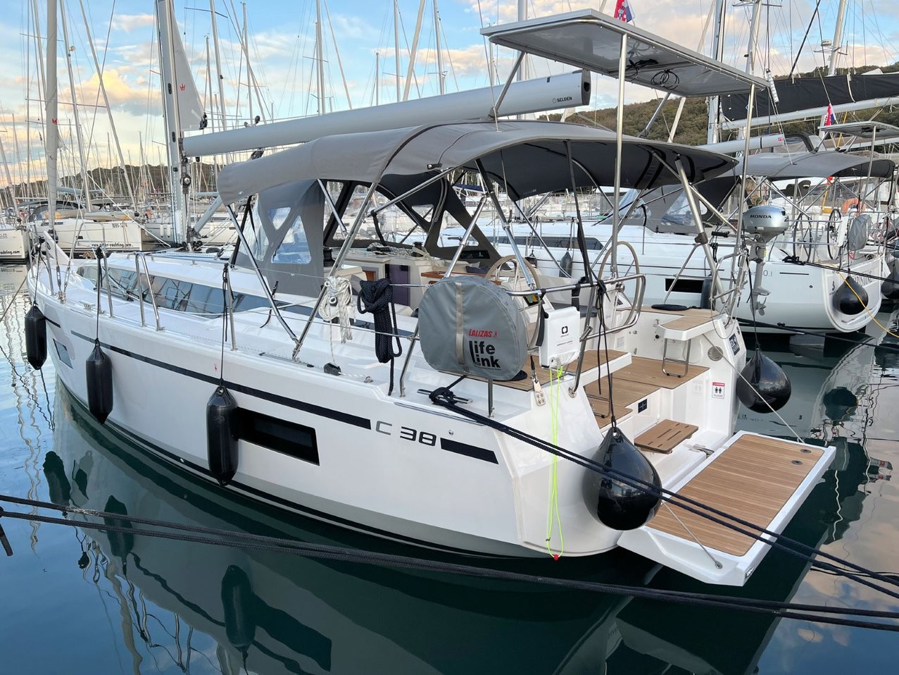 Bavaria C38, Mala Hana | Yacht Charter Croatia