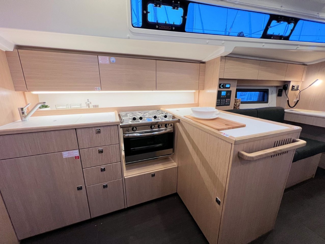 Bavaria C38, Mala Hana | Yacht Charter Croatia