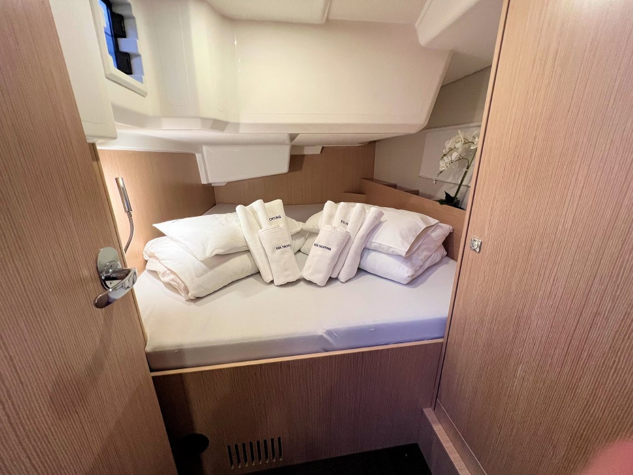 Bavaria C38, Mala Hana | Yacht Charter Croatia