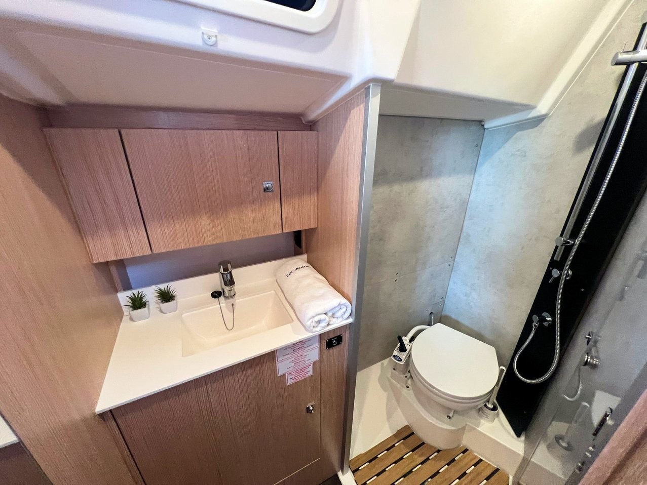 Bavaria C38, Mala Hana | Yacht Charter Croatia