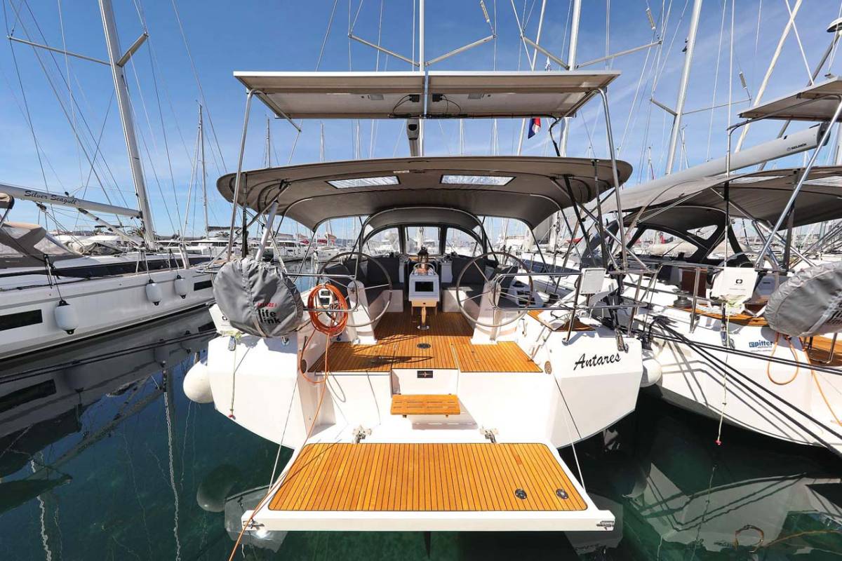 Bavaria C42 Style, Antares | Noleggio di Yacht Croazia