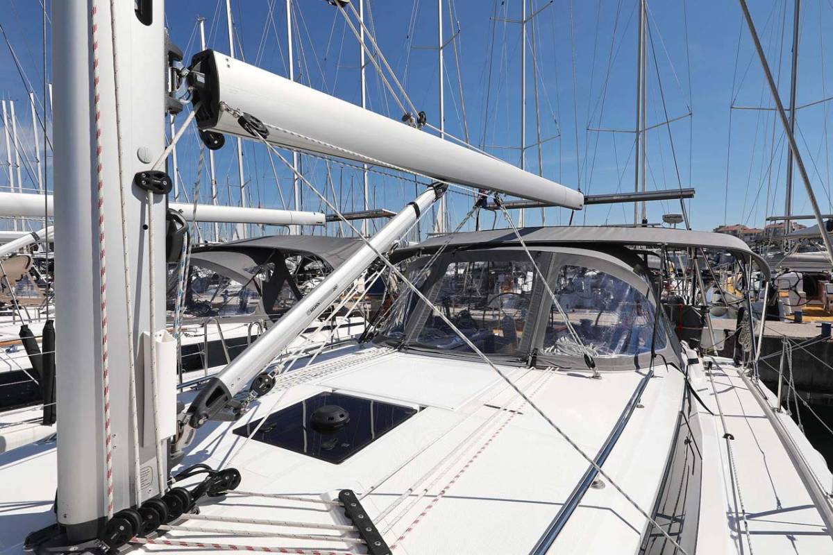 Bavaria C42 Style, Antares | Noleggio di Yacht Croazia