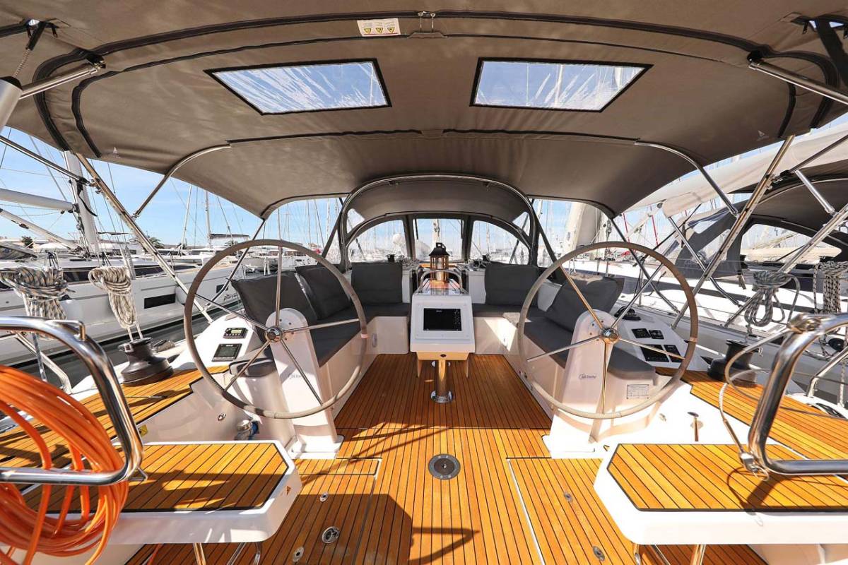 Bavaria C42 Style, Antares | Noleggio di Yacht Croazia
