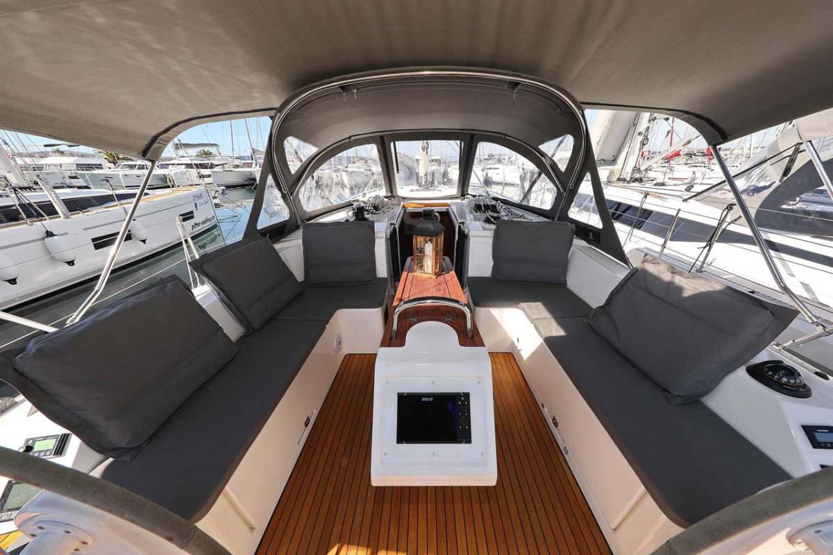 Bavaria C42 Style, Antares | Noleggio di Yacht Croazia