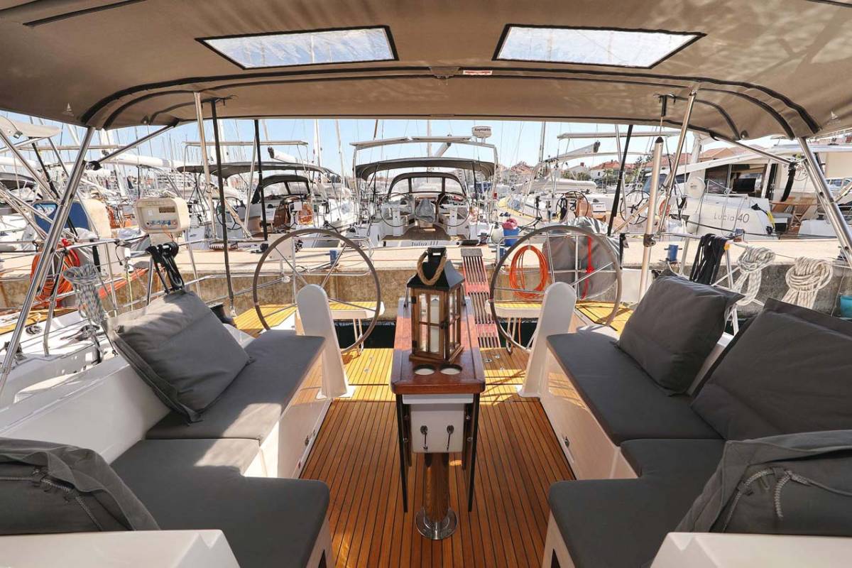 Bavaria C42 Style, Antares | Noleggio di Yacht Croazia