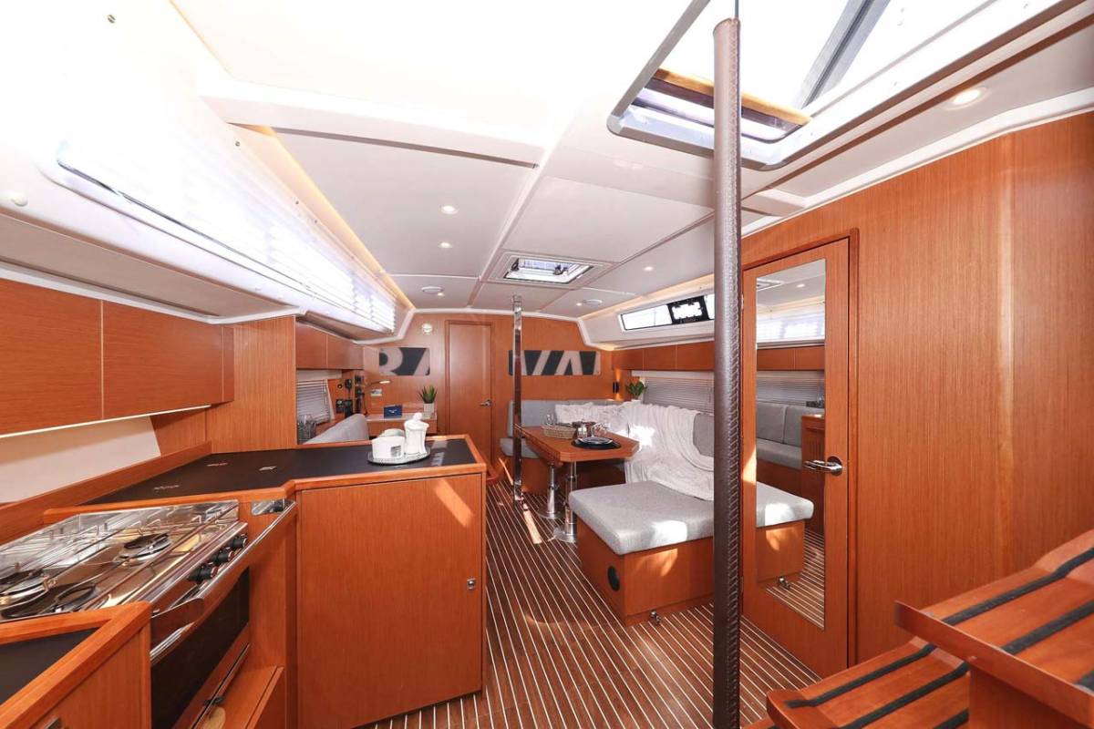 Bavaria C42 Style, Antares | Noleggio di Yacht Croazia