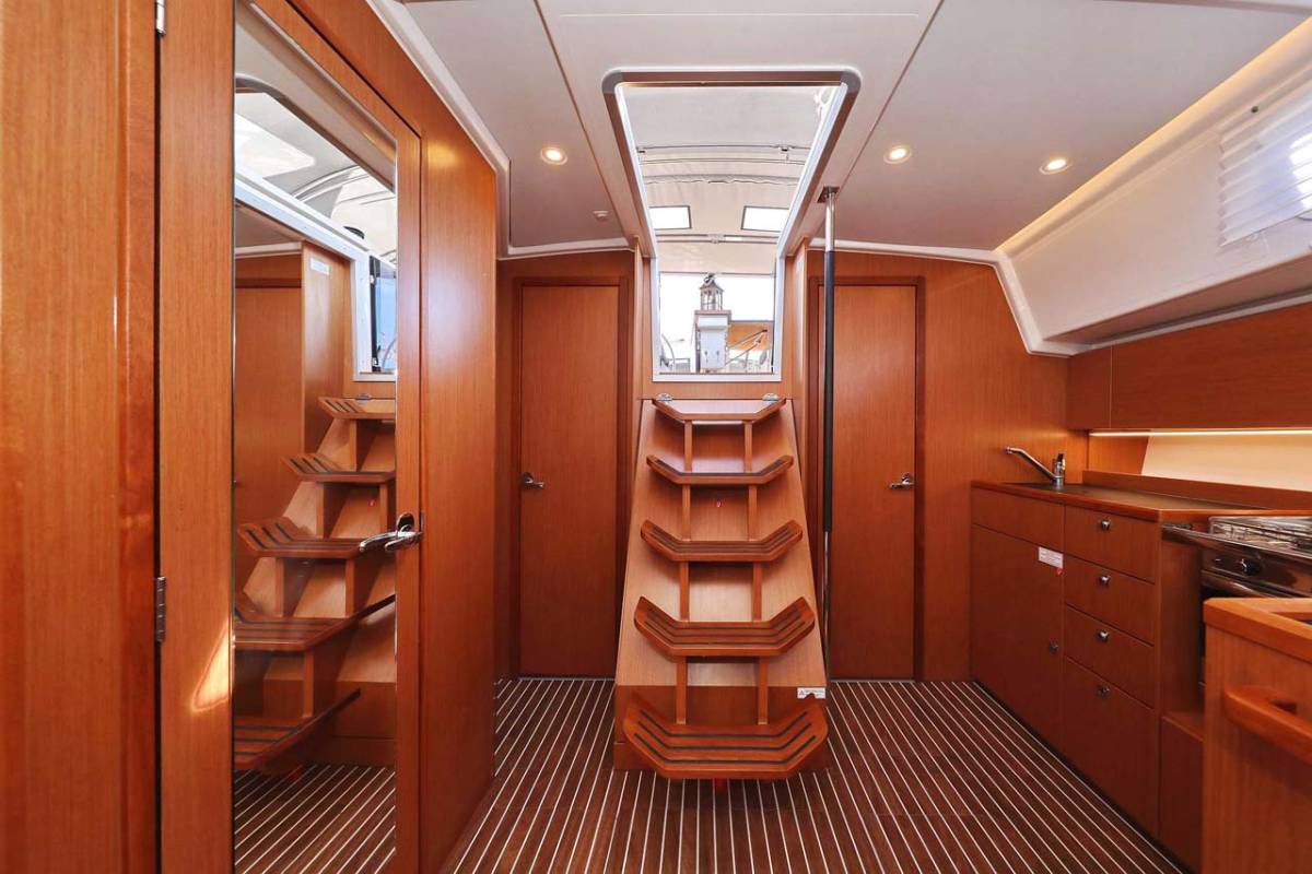 Bavaria C42 Style, Antares | Noleggio di Yacht Croazia