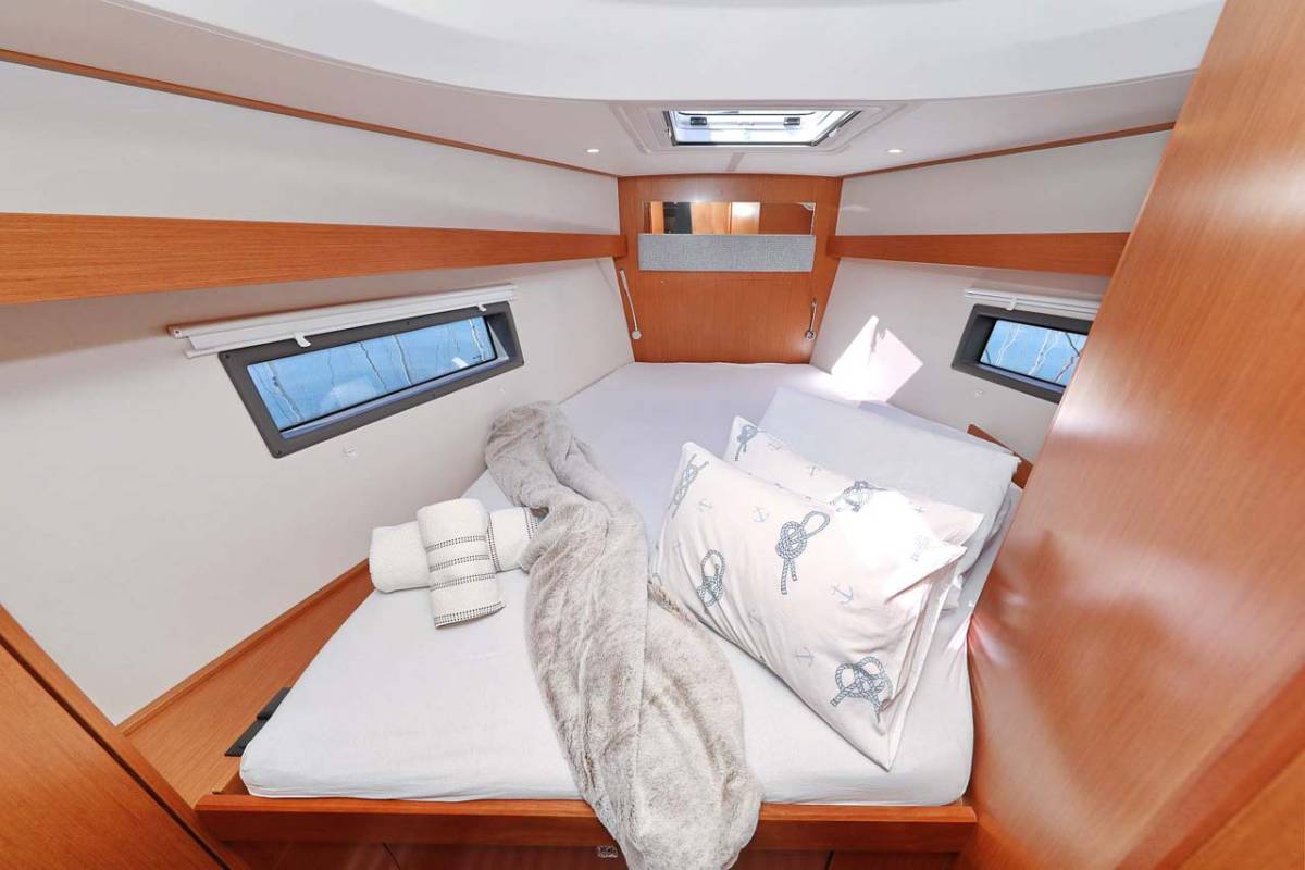 Bavaria C42 Style, Antares | Noleggio di Yacht Croazia