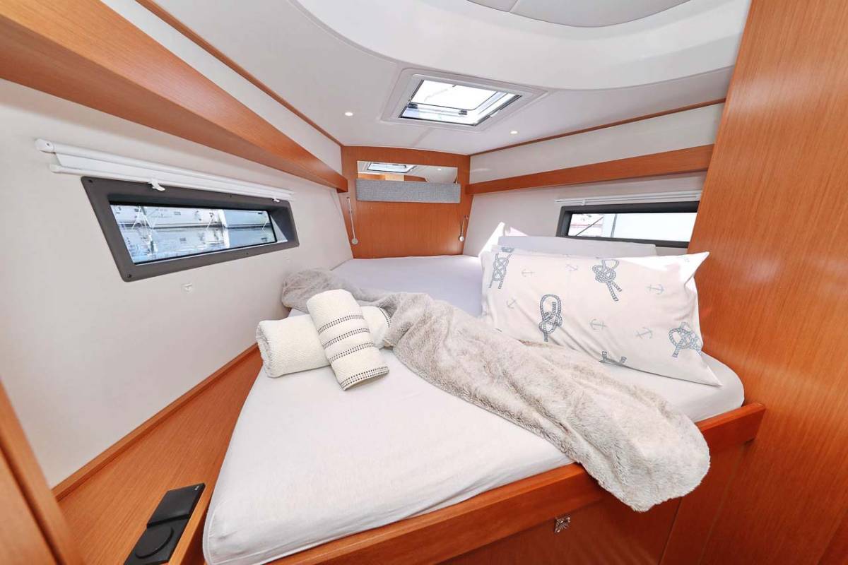 Bavaria C42 Style, Antares | Noleggio di Yacht Croazia