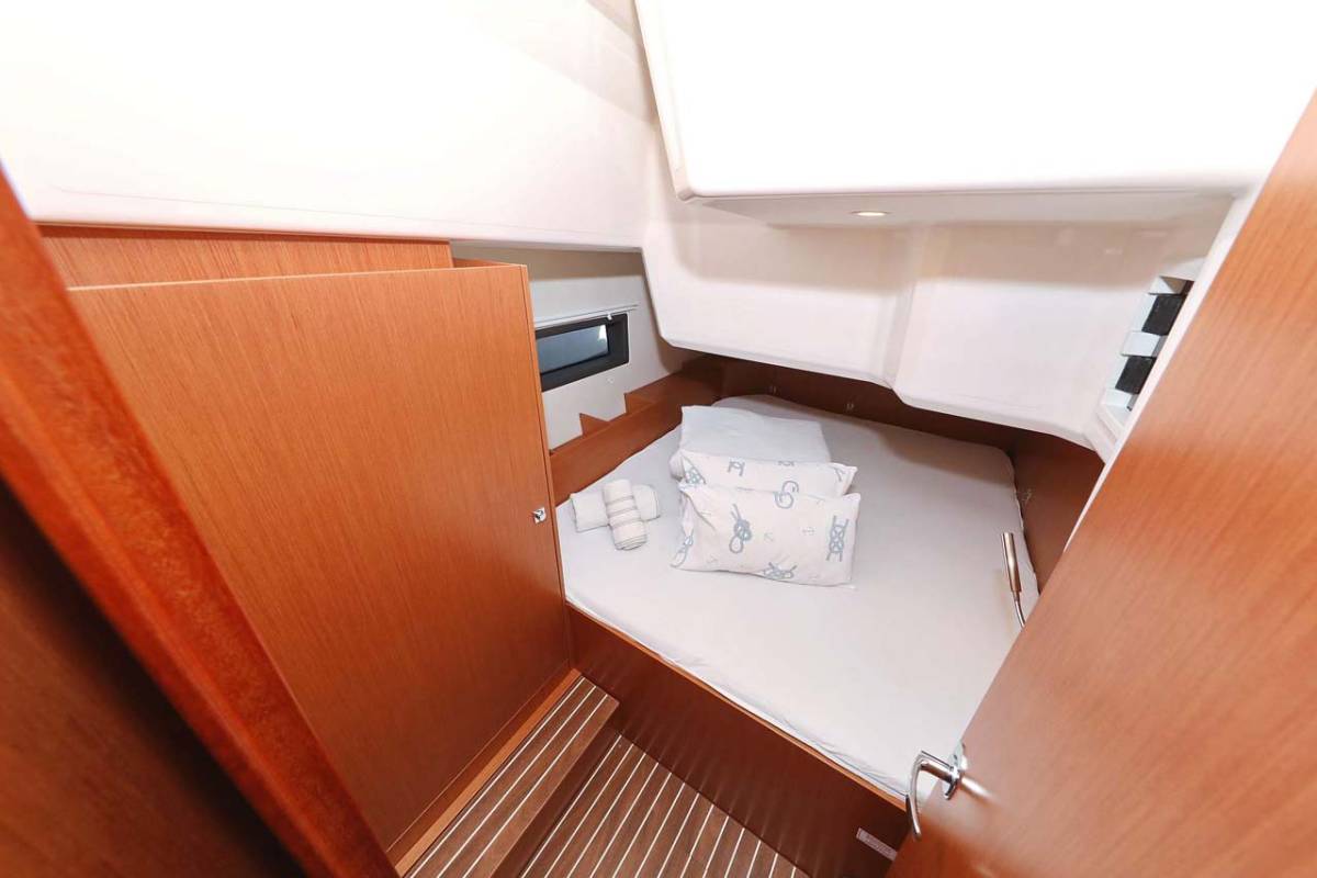 Bavaria C42 Style, Antares | Noleggio di Yacht Croazia